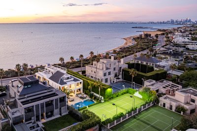 Bayside Living with Ever-changing Views